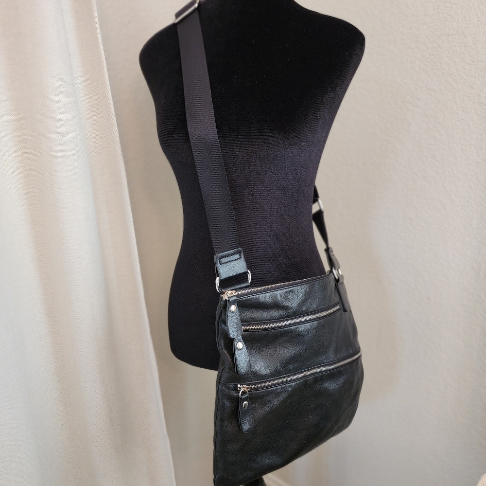 Margot Black Leather Crossbody Bag. - Picture 3 of 12
